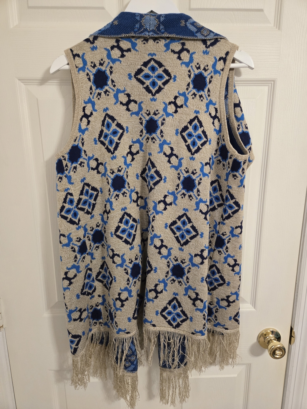 New Directions Blue & Cream Geometric Fringe Knit Vest Size Large - Picture 2 of 6